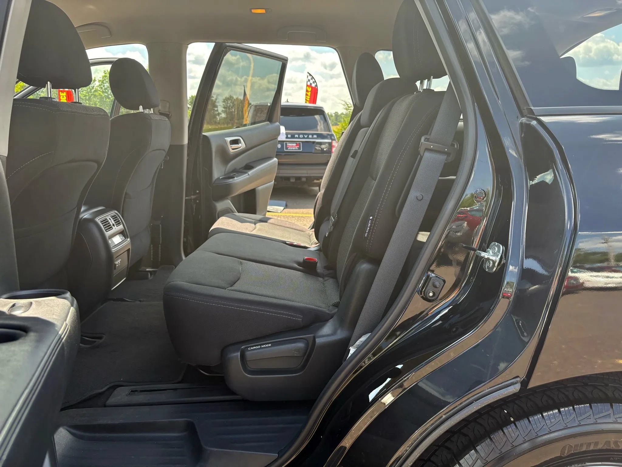 Used 2019 Nissan Pathfinder SV AWD/4WD image 17