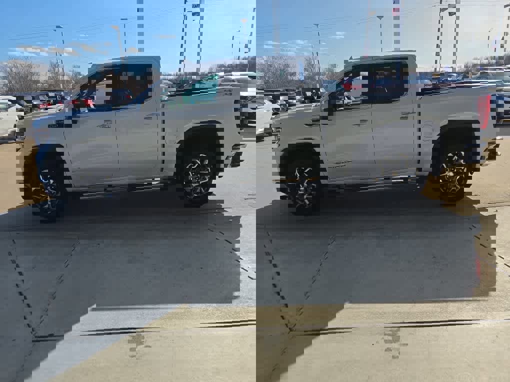 Used 2025 GMC Sierra 1500 SLT w/ SLT Premium Package image 5