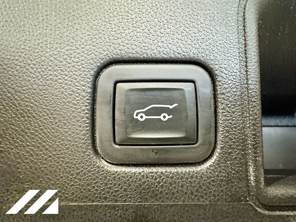 Used 2024 GMC Terrain SLE w/ Driver Convenience Package AWD/4WD image 28