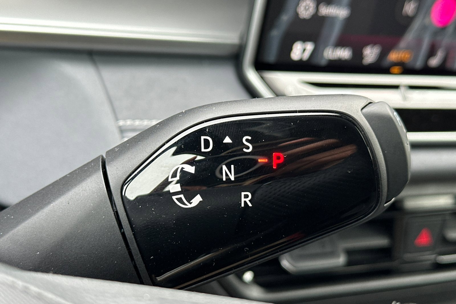 New 2026 Volkswagen Tiguan SE R-Line image 21