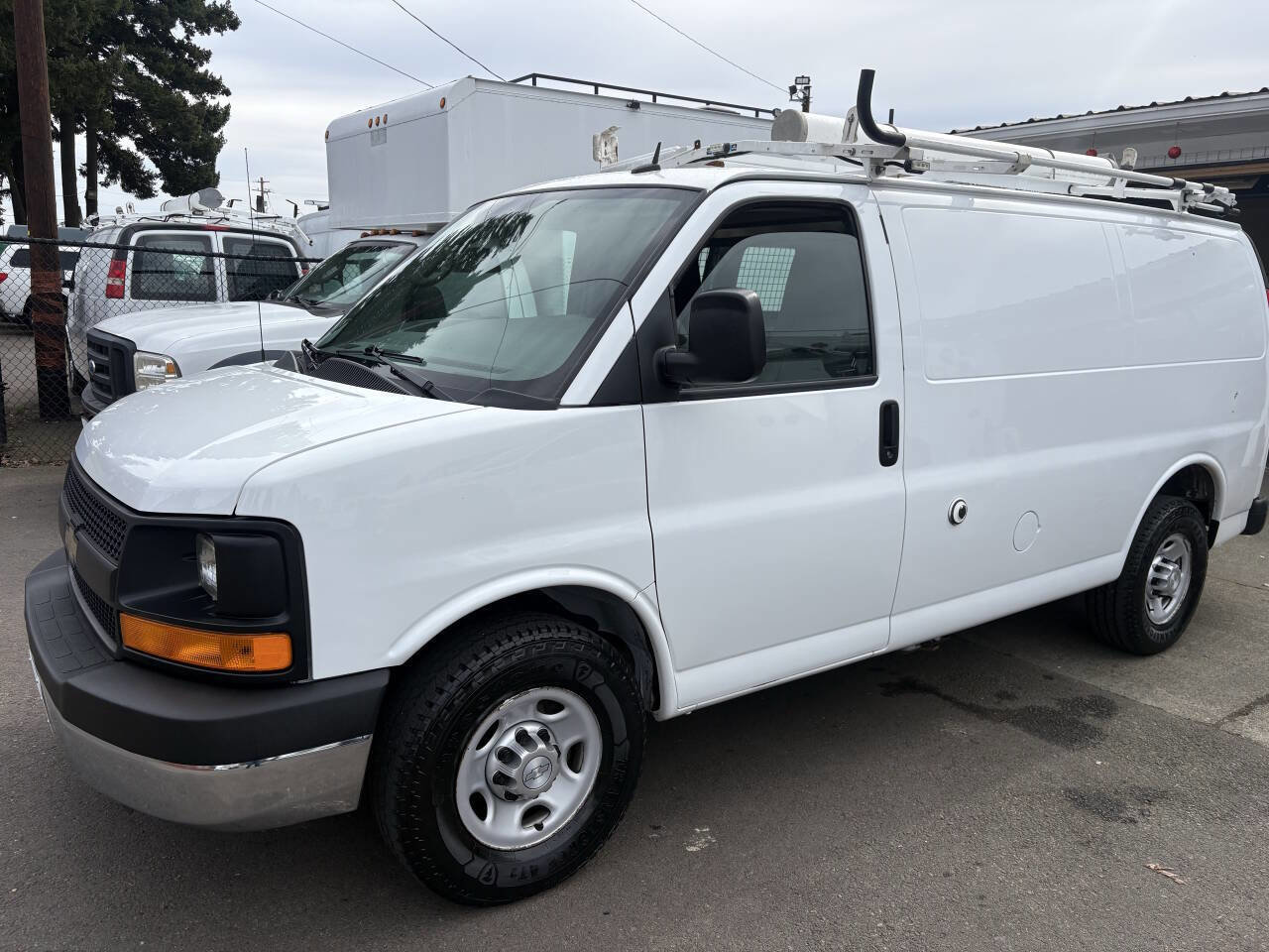 Used 2014 Chevrolet Express 2500 image 3