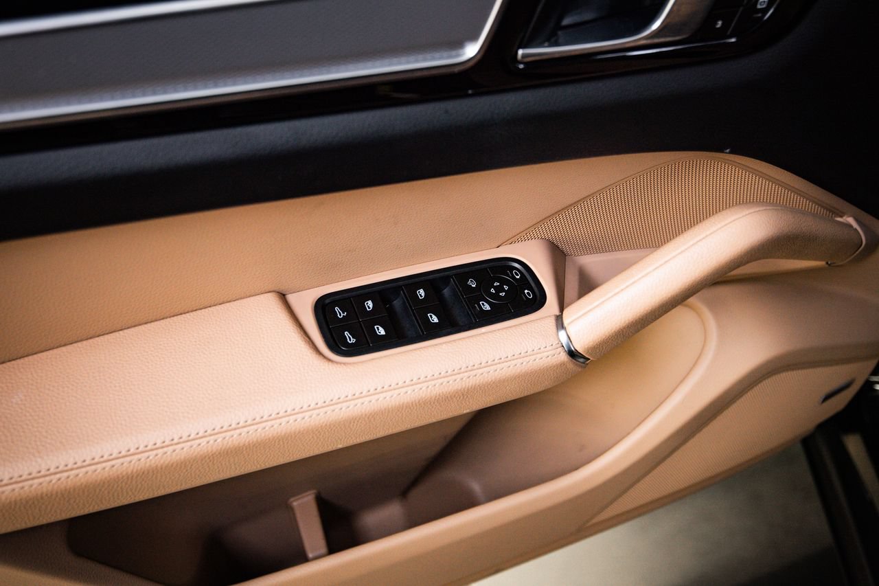 Certified 2023 Porsche Cayenne Platinum Edition AWD/4WD image 22