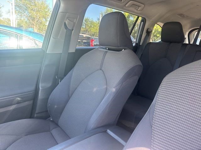 Used 2025 Toyota Highlander LE image 3