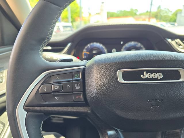 Used 2023 Jeep Grand Cherokee L Limited w/ Luxury Tech Group II AWD/4WD image 16
