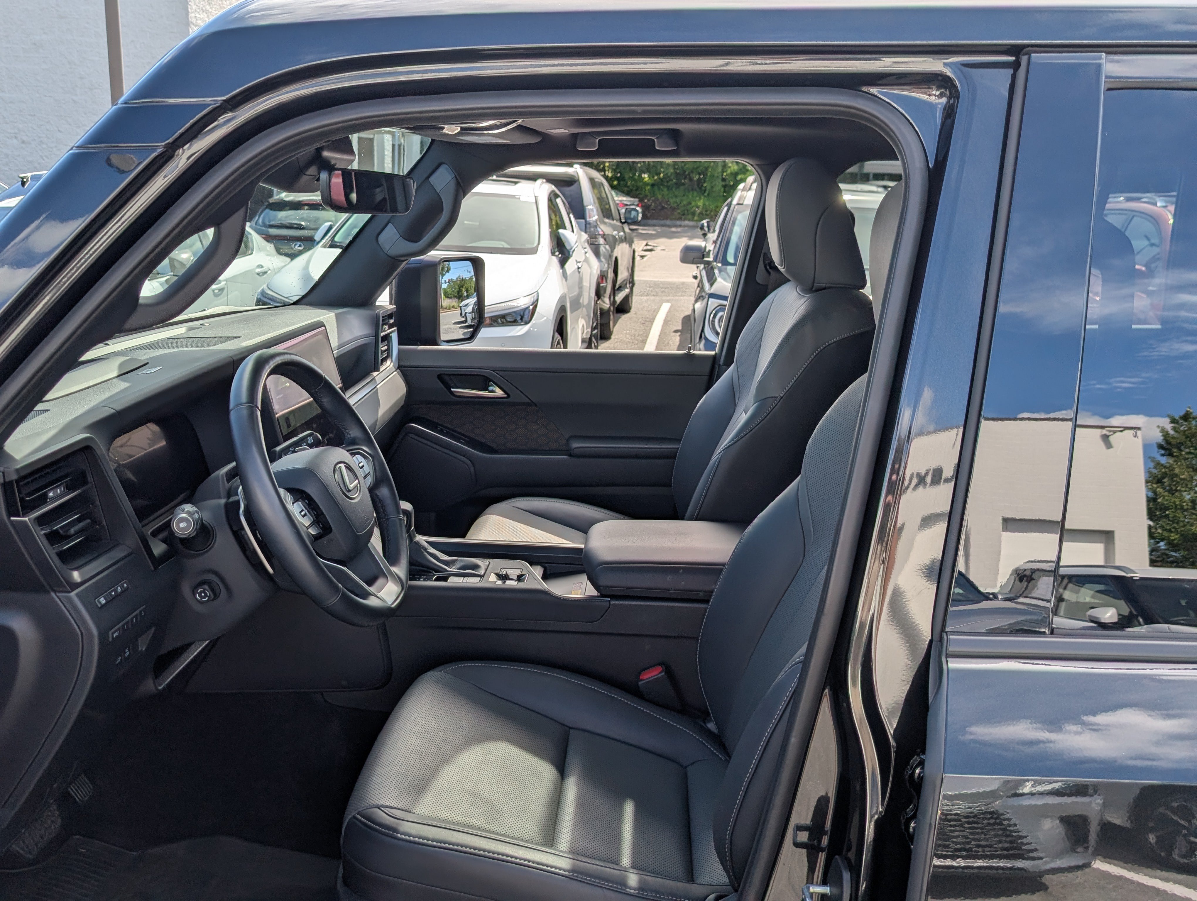 Certified 2025 Lexus GX 550 w/ Accessory Package (2T) AWD/4WD image 18