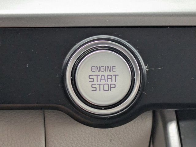 Used 2022 Kia Carnival LX image 26