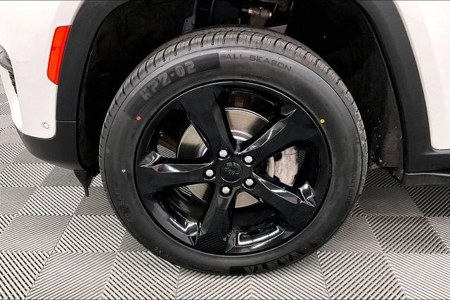 Used 2024 Jeep Grand Cherokee Limited w/ Luxury Tech Group II image 10