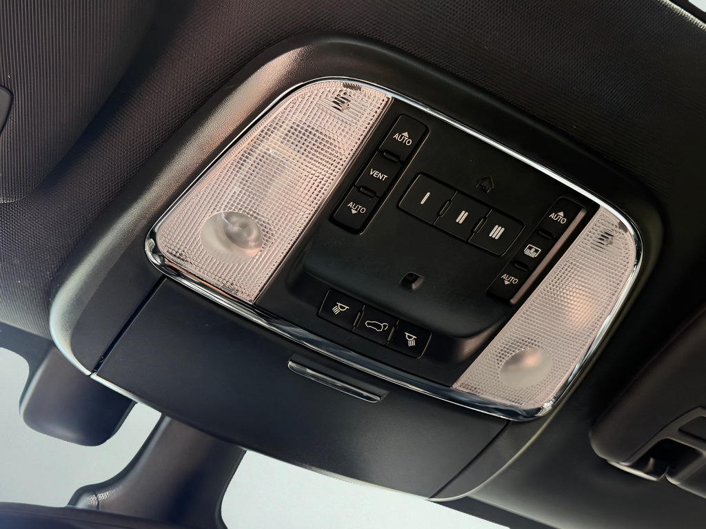 Used 2019 Jeep Grand Cherokee Overland AWD/4WD image 46