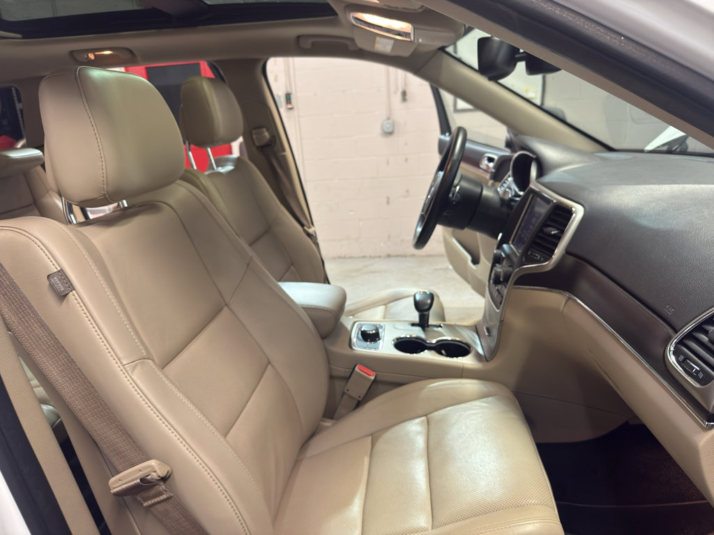 Used 2014 Jeep Grand Cherokee Limited w/ Luxury Group II AWD/4WD image 22