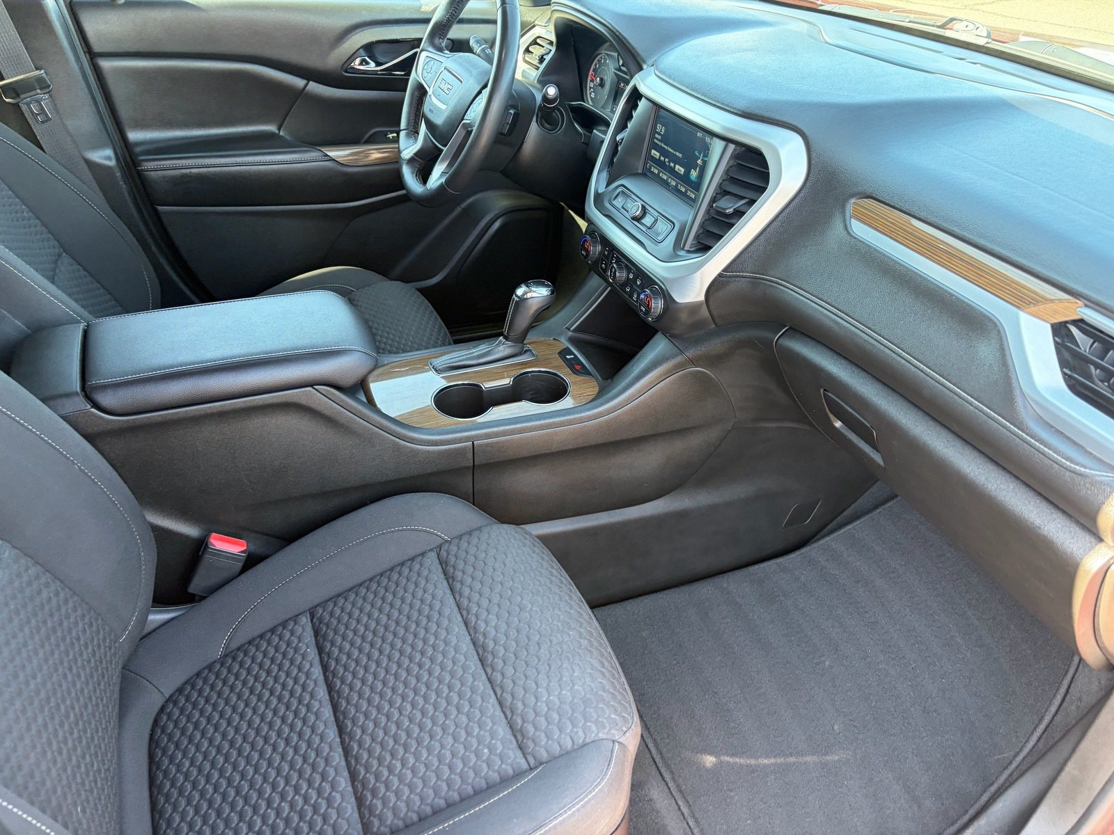 Used 2018 GMC Acadia SLE FWD image 32