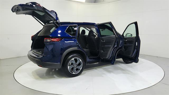 Certified 2025 Nissan Rogue SV image 32