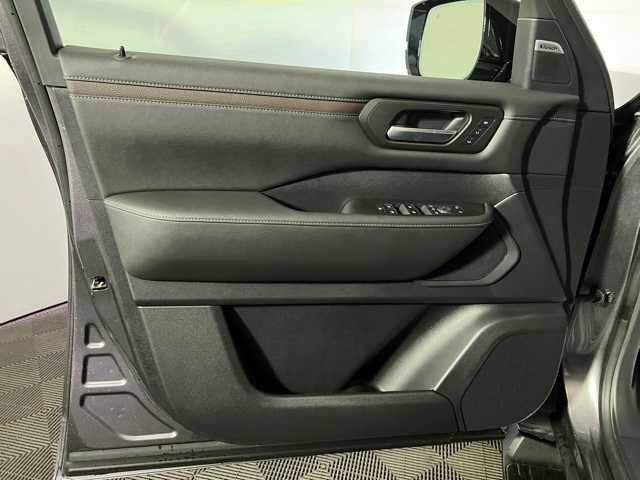 New 2025 Nissan Armada SL image 13