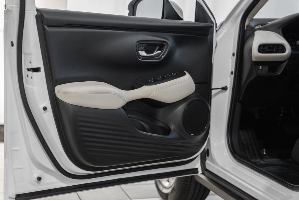 Used 2025 Honda HR-V LX image 32