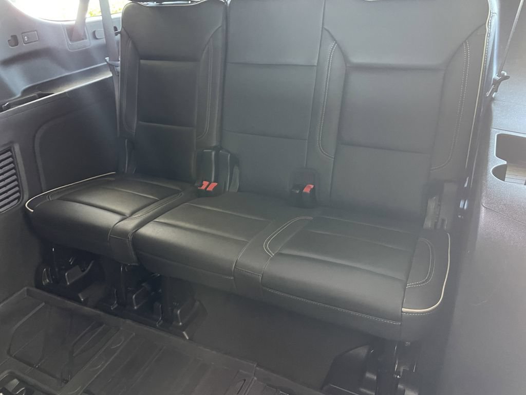 Used 2025 Chevrolet Suburban Premier AWD/4WD image 19