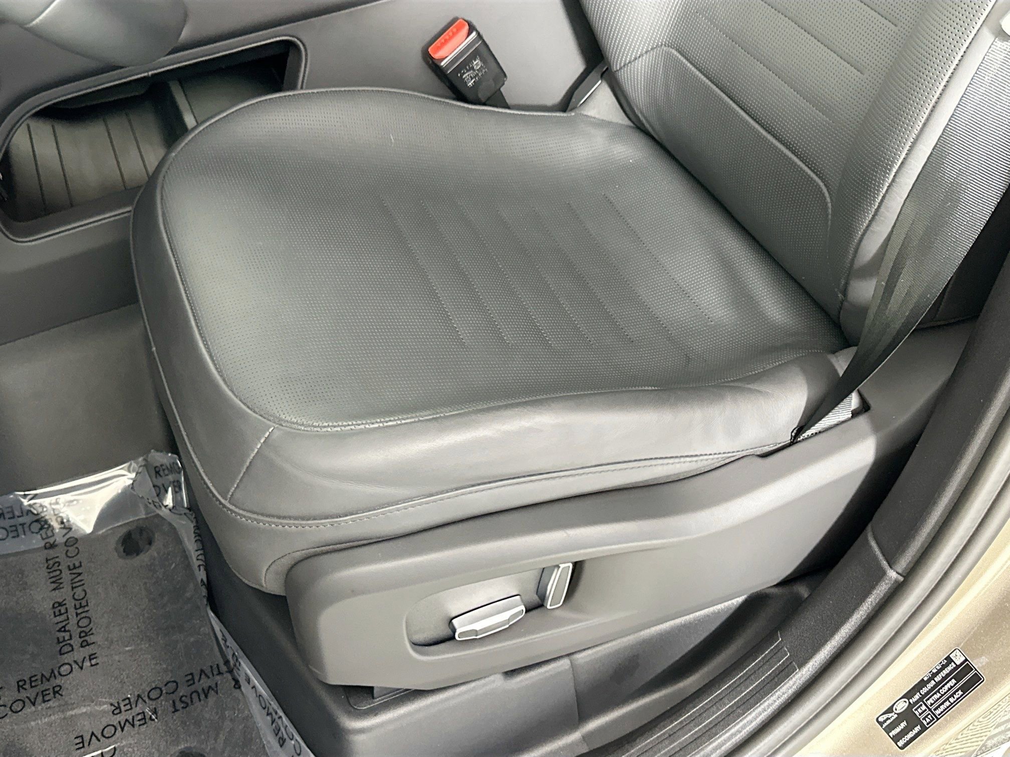 Used 2025 Land Rover Defender 110 image 18