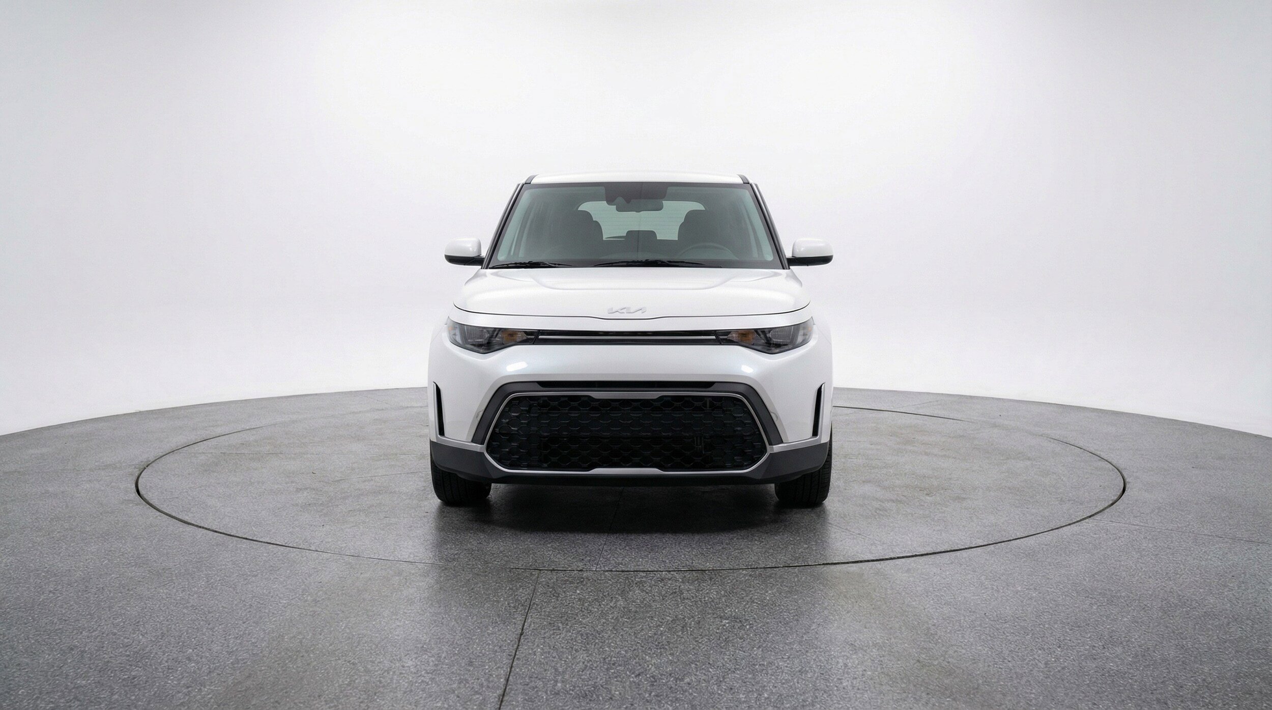 Used 2025 Kia Soul LX w/ LX Technology Package FWD image 2