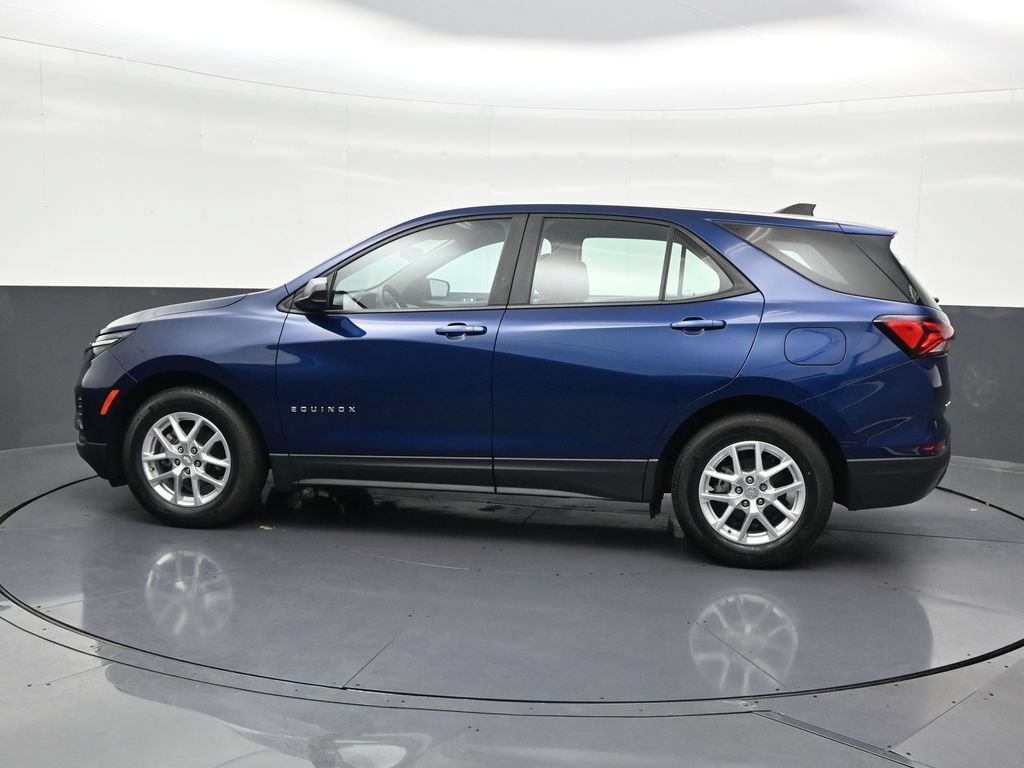 Used 2023 Chevrolet Equinox LS FWD image 2