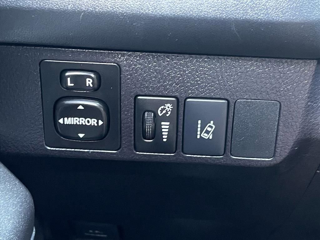 Used 2017 Toyota RAV4 LE FWD image 14