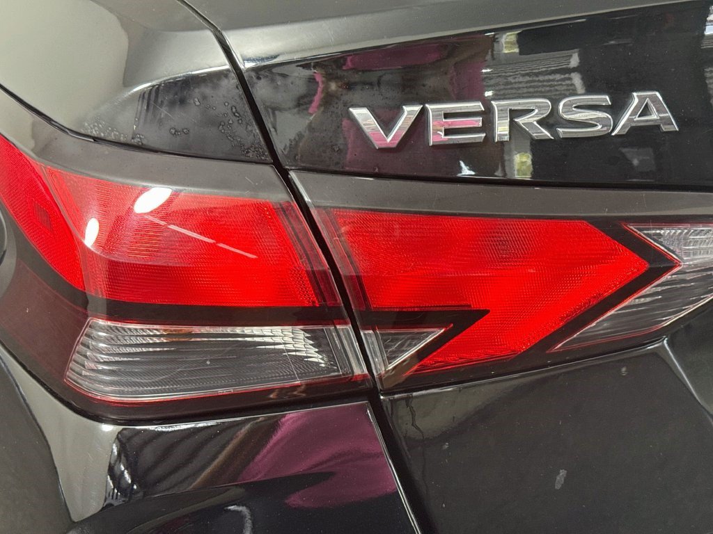 Used 2022 Nissan Versa S FWD image 34