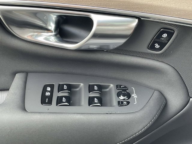 New 2027 Volvo XC90 B6 Plus AWD/4WD image 31