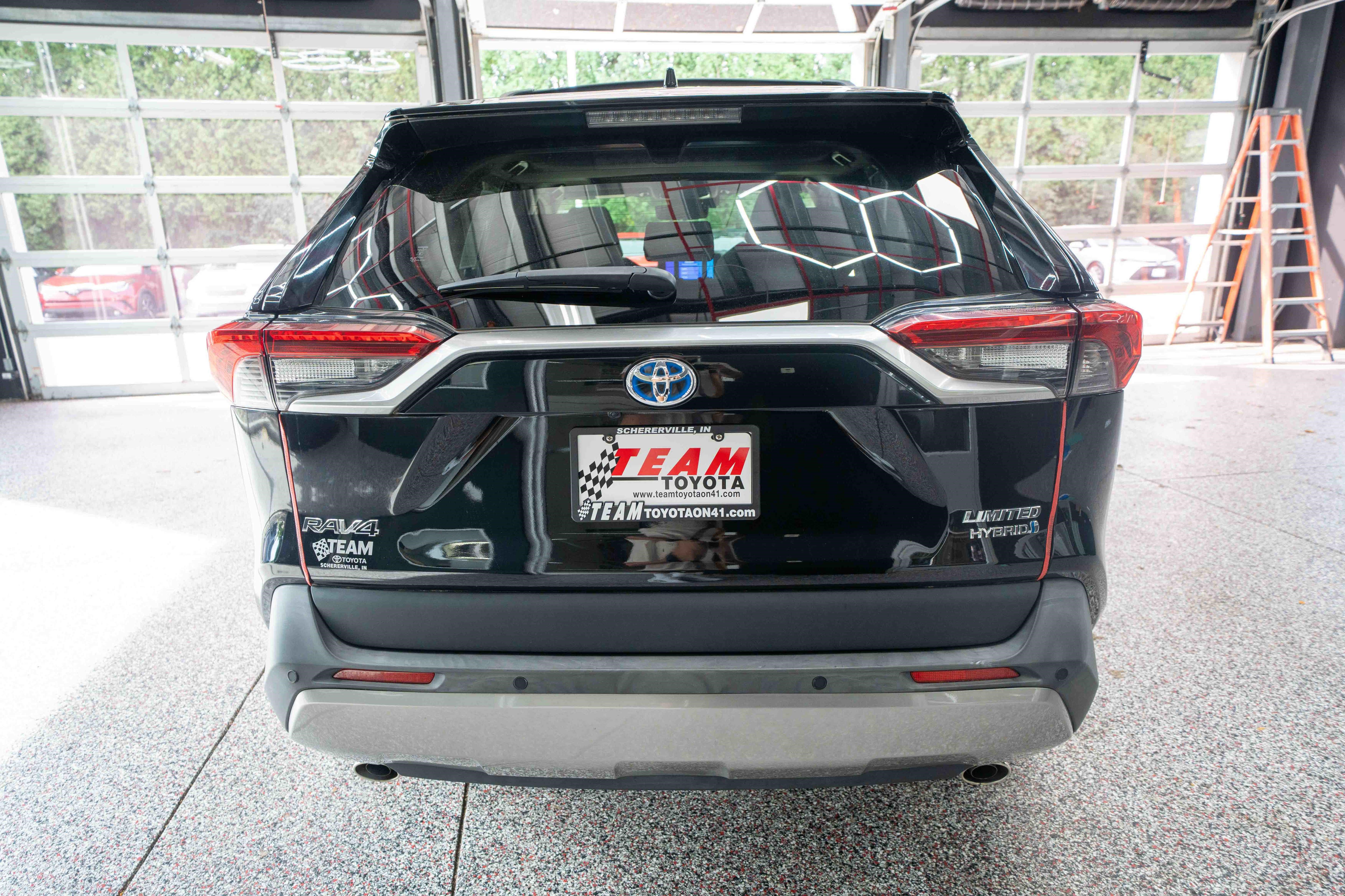 Used 2024 Toyota RAV4 Limited w/ Advanced Technology Package AWD/4WD image 3