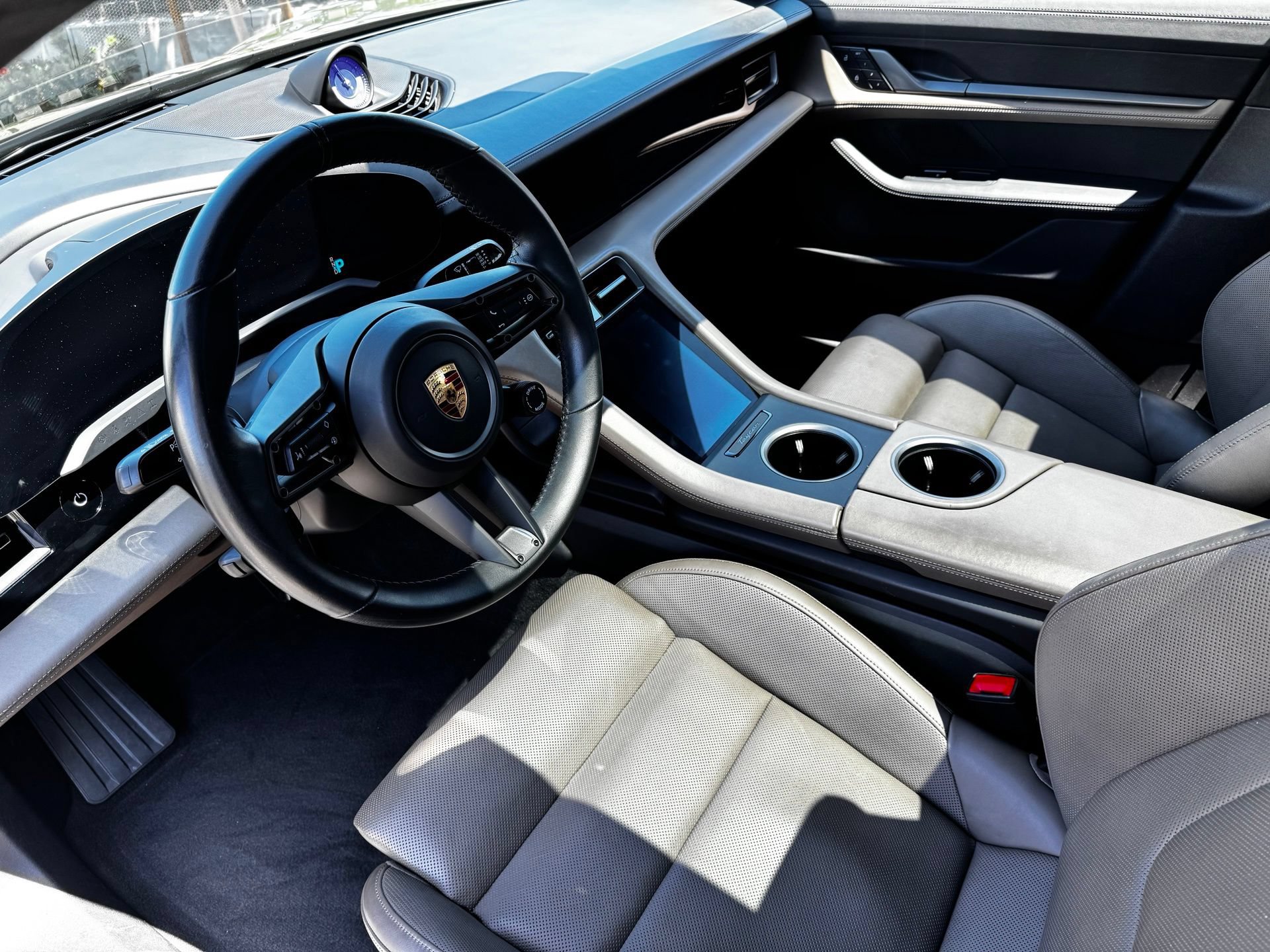 Certified 2022 Porsche Taycan Turbo S w/ Premium Package AWD/4WD image 3
