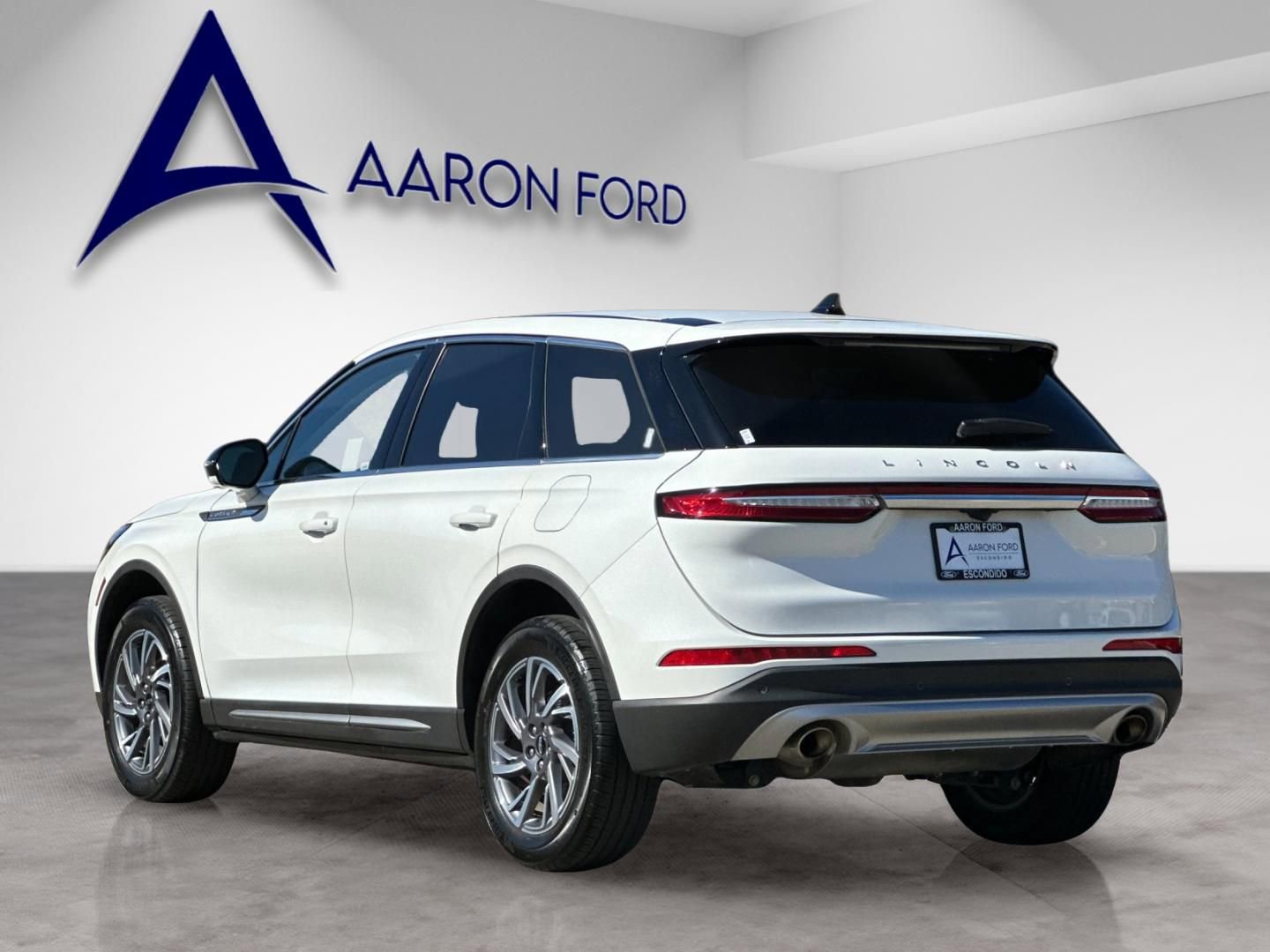 Used 2023 Lincoln Corsair FWD w/ Equipment Group 101A image 4