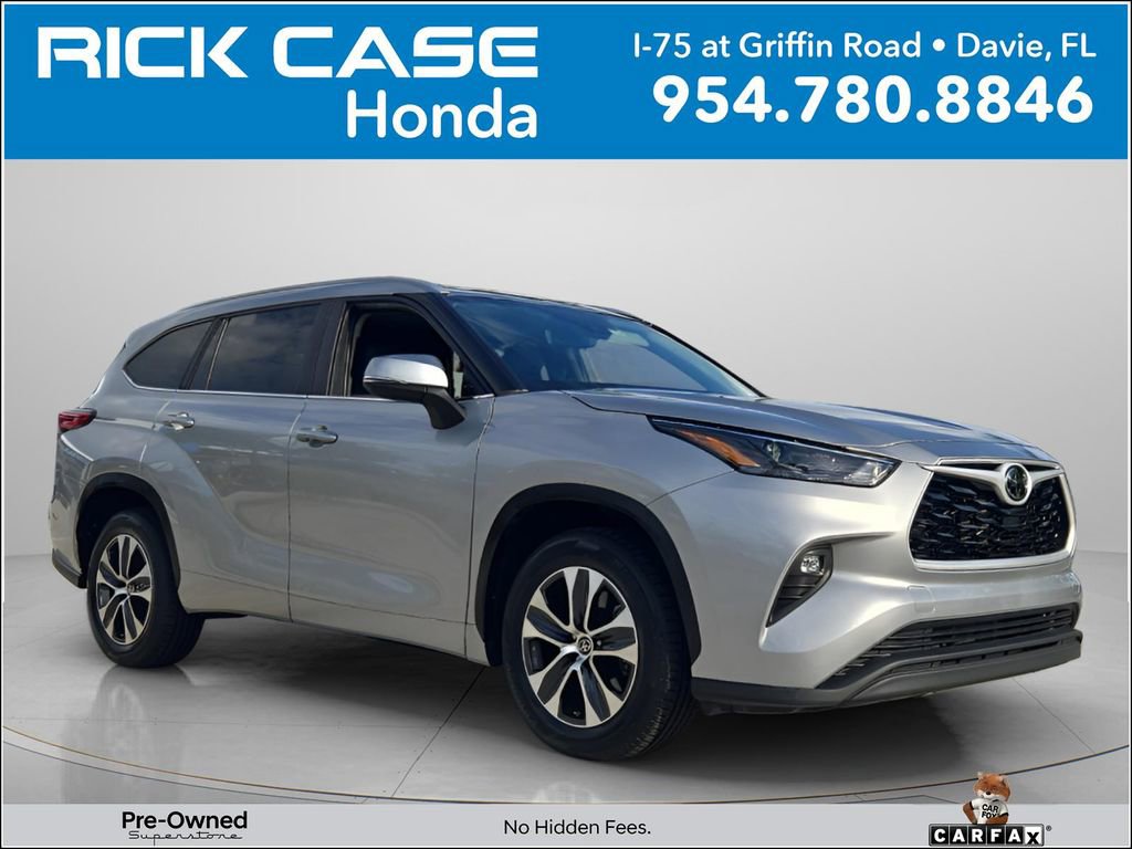 Used 2023 Toyota Highlander XLE FWD image 1