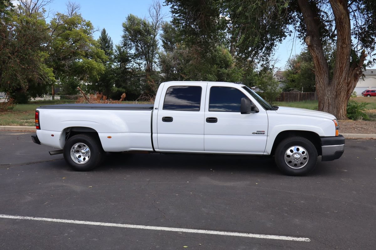 Used 2004 Chevrolet Silverado 3500 LS w/ Heavy-Duty Power Package RWD image 3