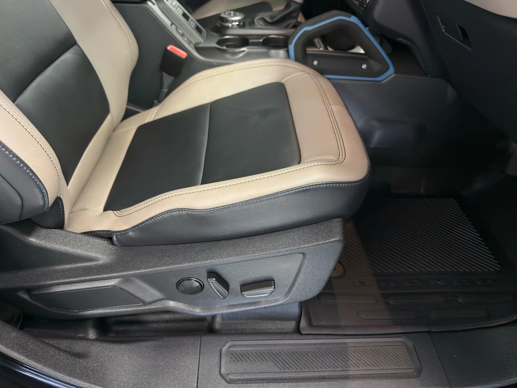 Used 2023 Ford Bronco Wildtrak image 21