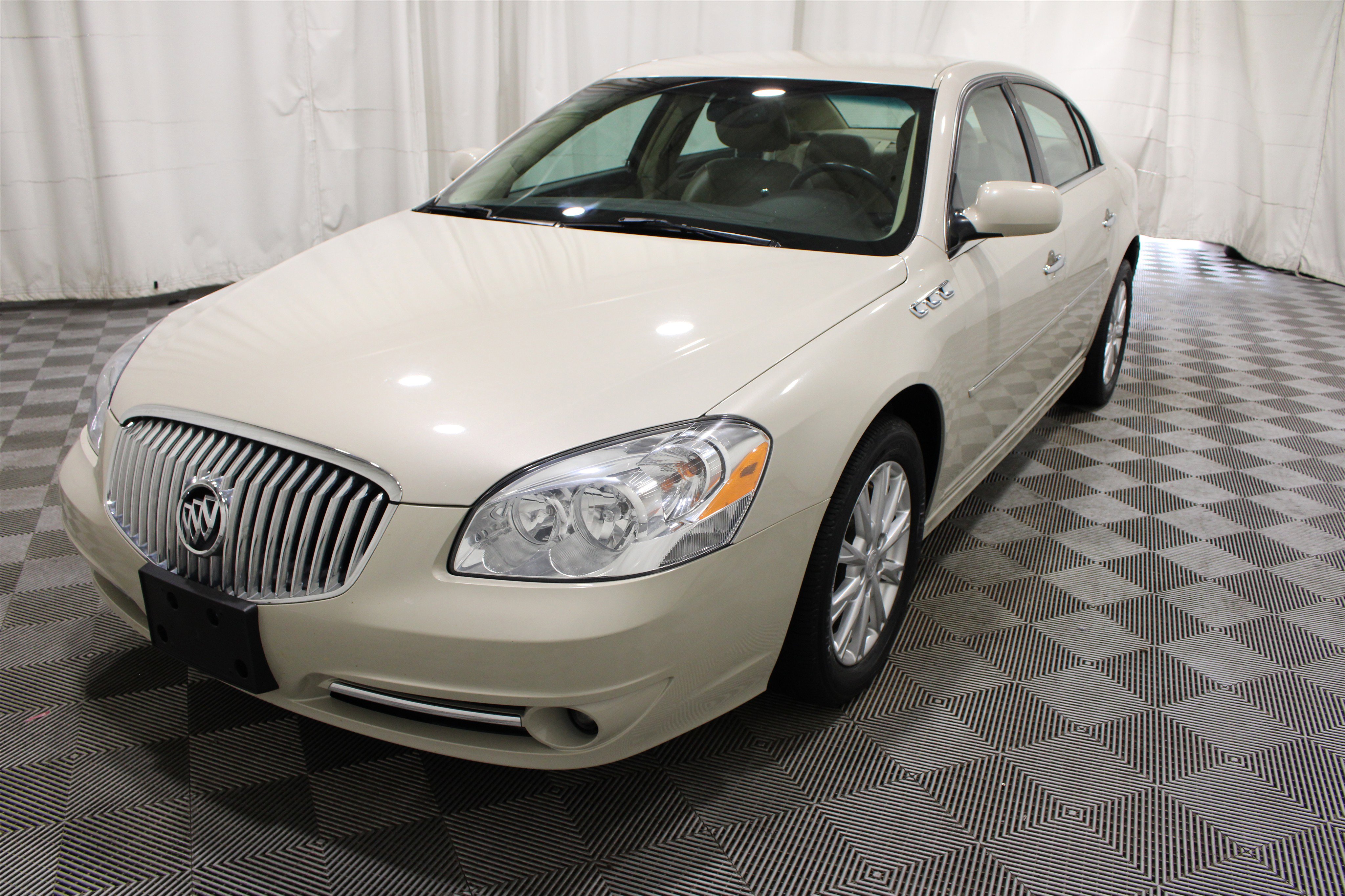 Used 2011 Buick Lucerne CXL w/ Driver Confidence Package FWD image 30