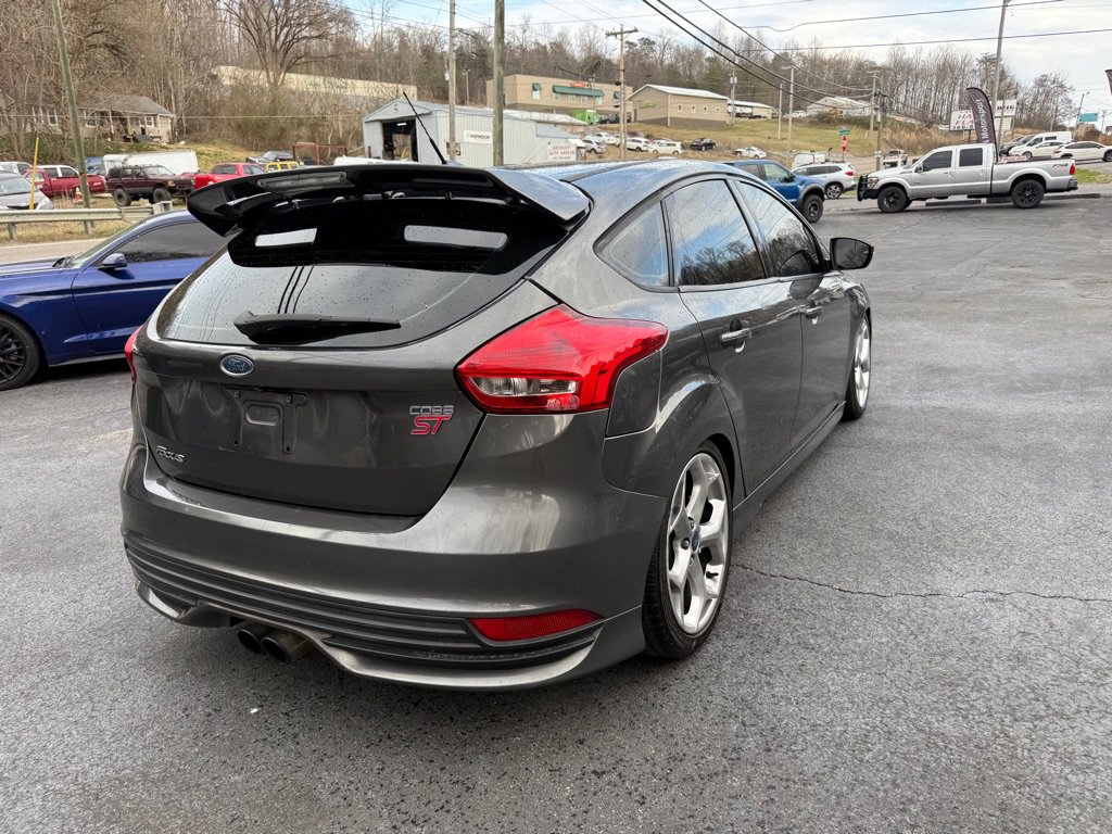 Used 2017 Ford Focus ST image 3