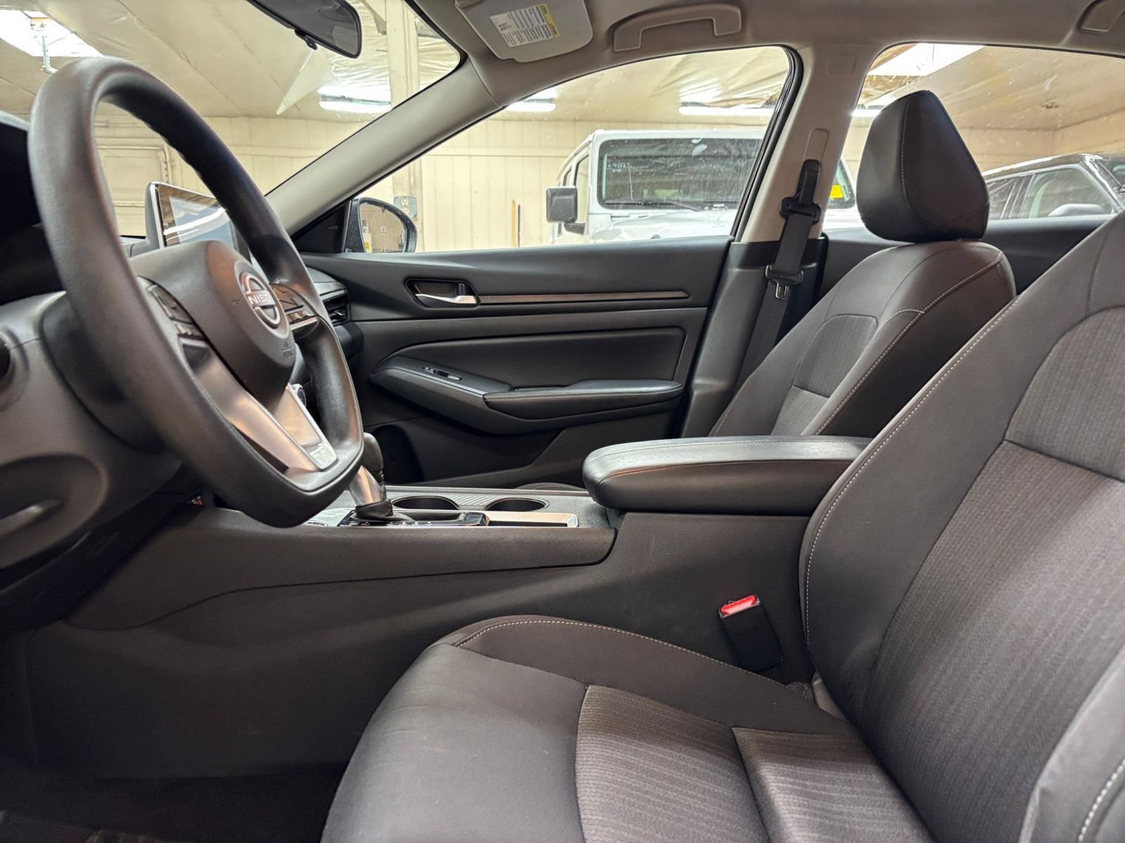 Used 2025 Nissan Altima 2.5 SV FWD image 26