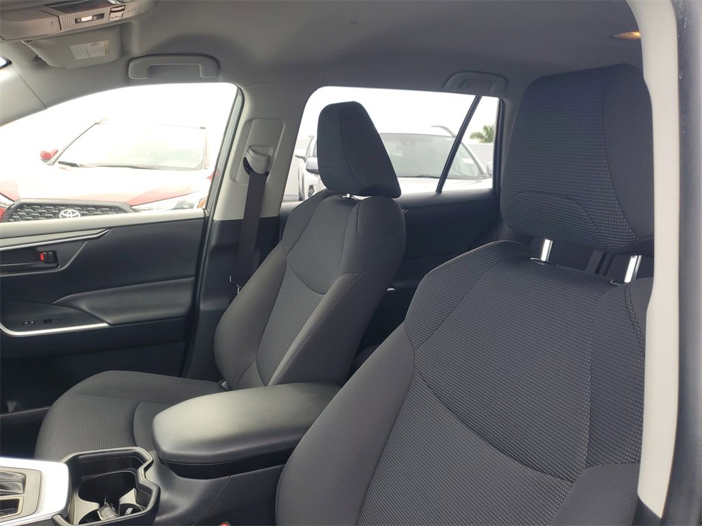 Used 2019 Toyota RAV4 LE image 18