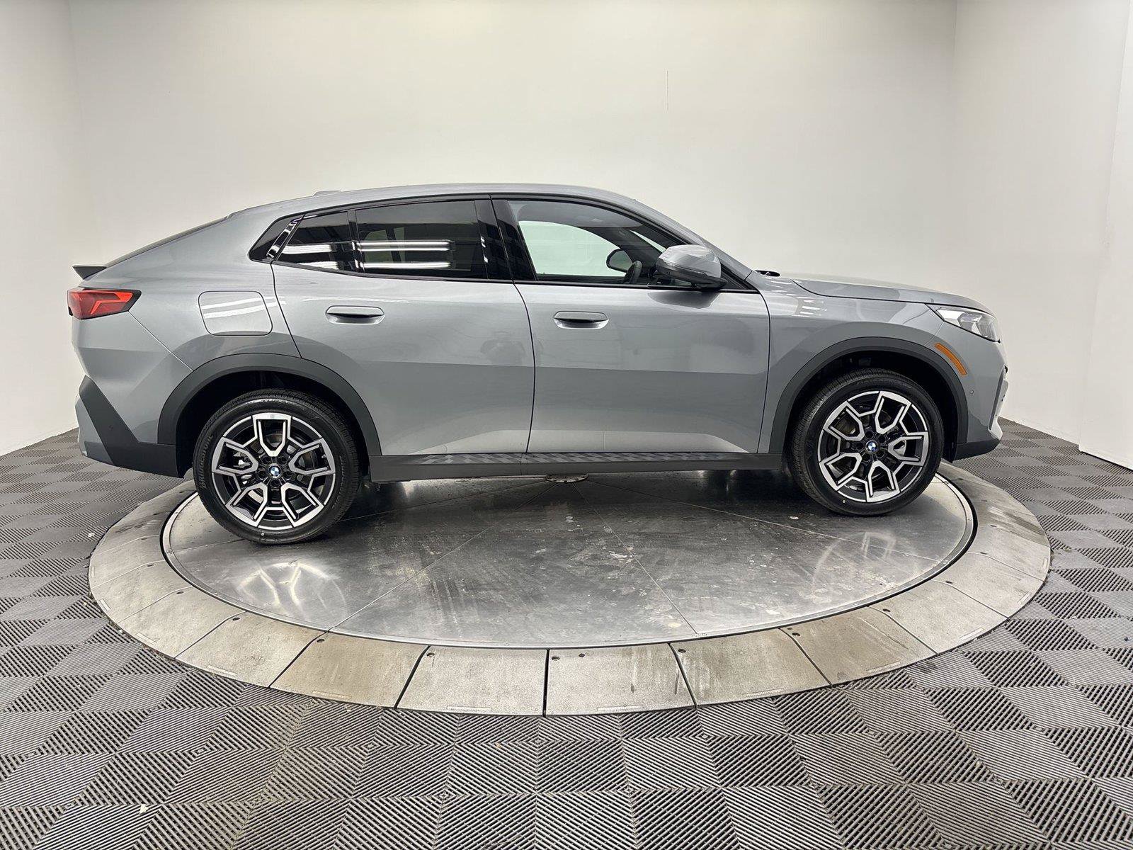 New 2026 BMW X2 xDrive28i w/ Technology Package AWD/4WD image 17