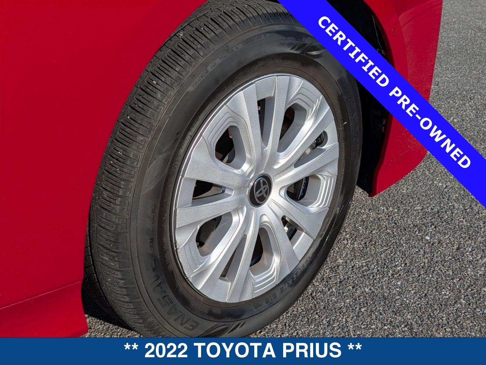 Used 2022 Toyota Prius LE image 12