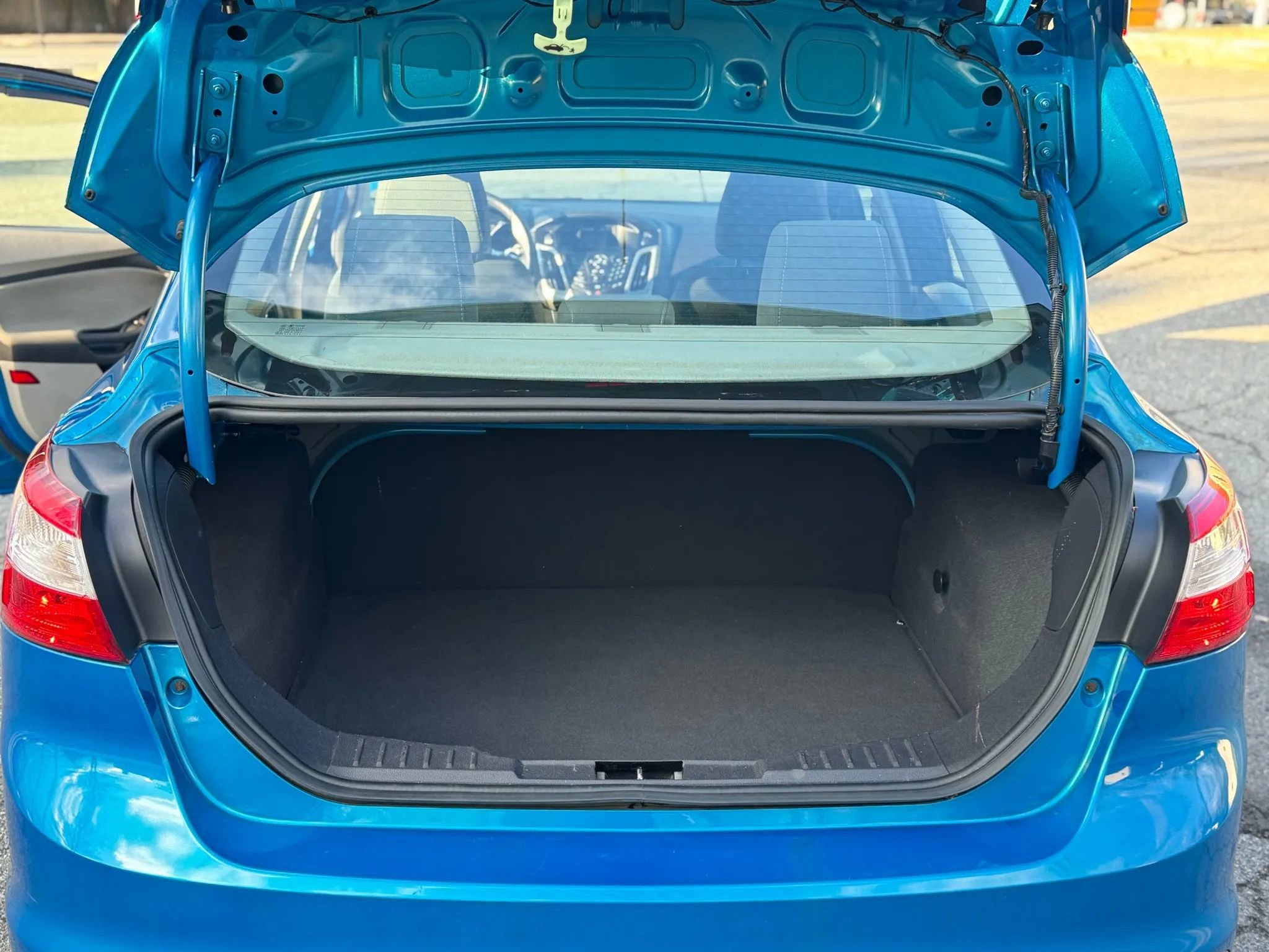 Used 2014 Ford Focus SE w/ SE Winter Package image 9