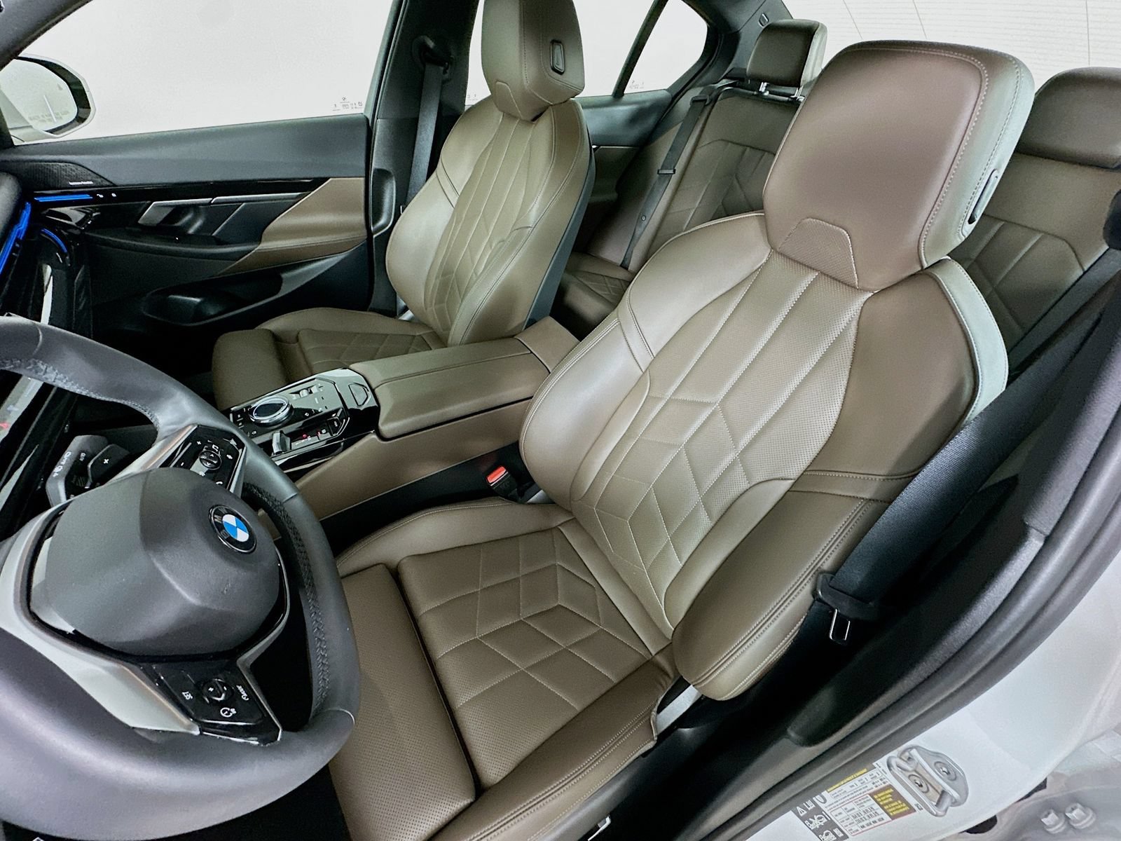 Used 2025 BMW 530i xDrive w/ Premium Package AWD/4WD image 33
