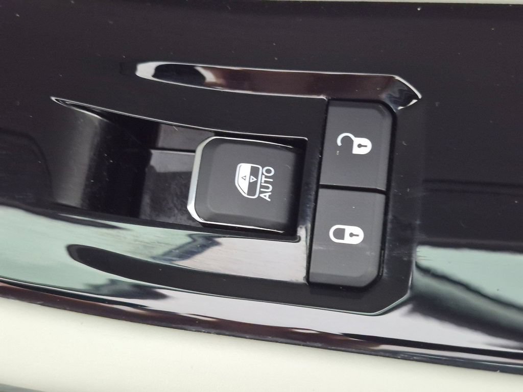 Certified 2021 Jeep Grand Cherokee L Overland w/ Luxury Tech Group IV AWD/4WD image 39