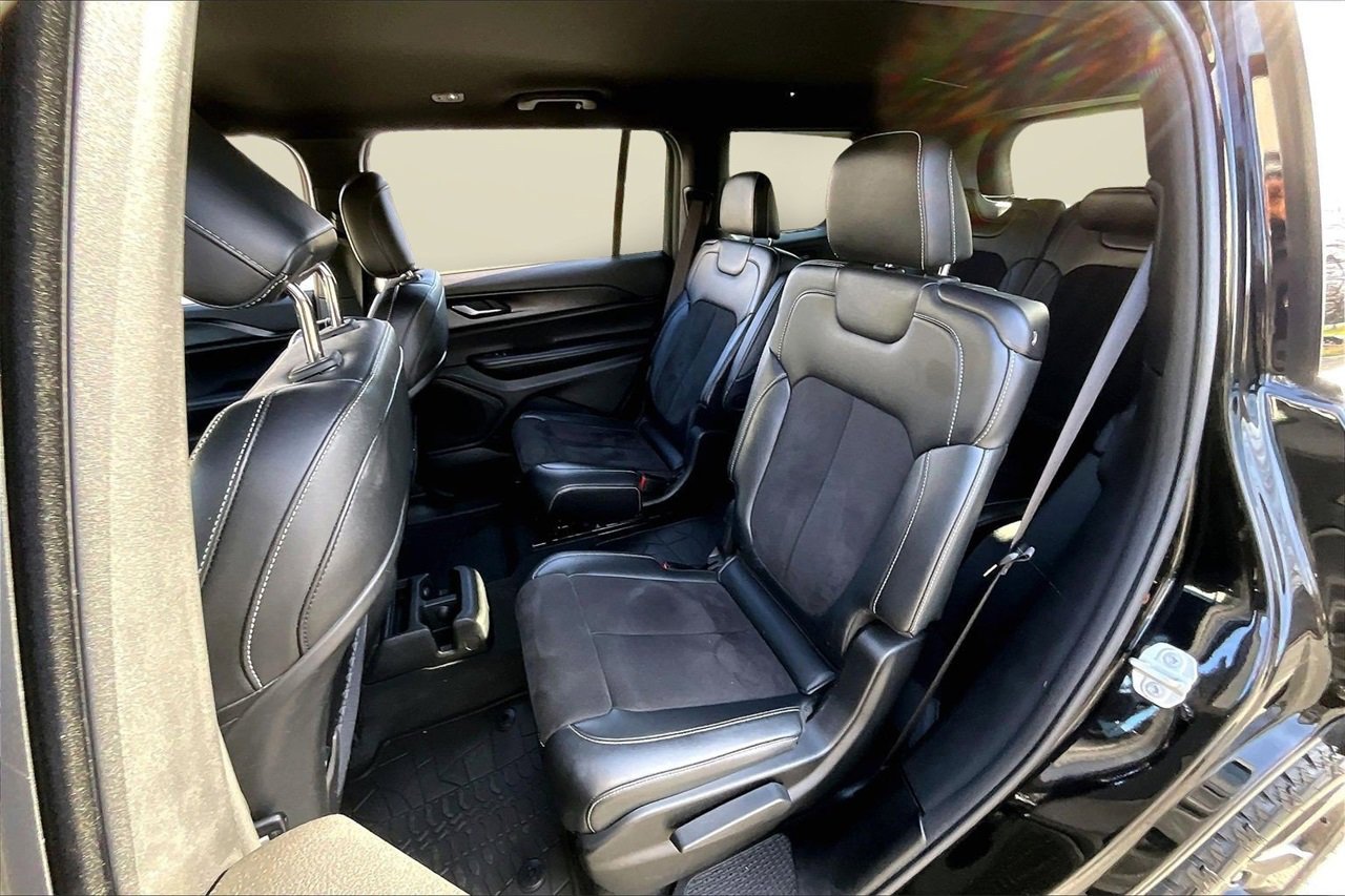 Used 2023 Jeep Grand Cherokee L Altitude image 20