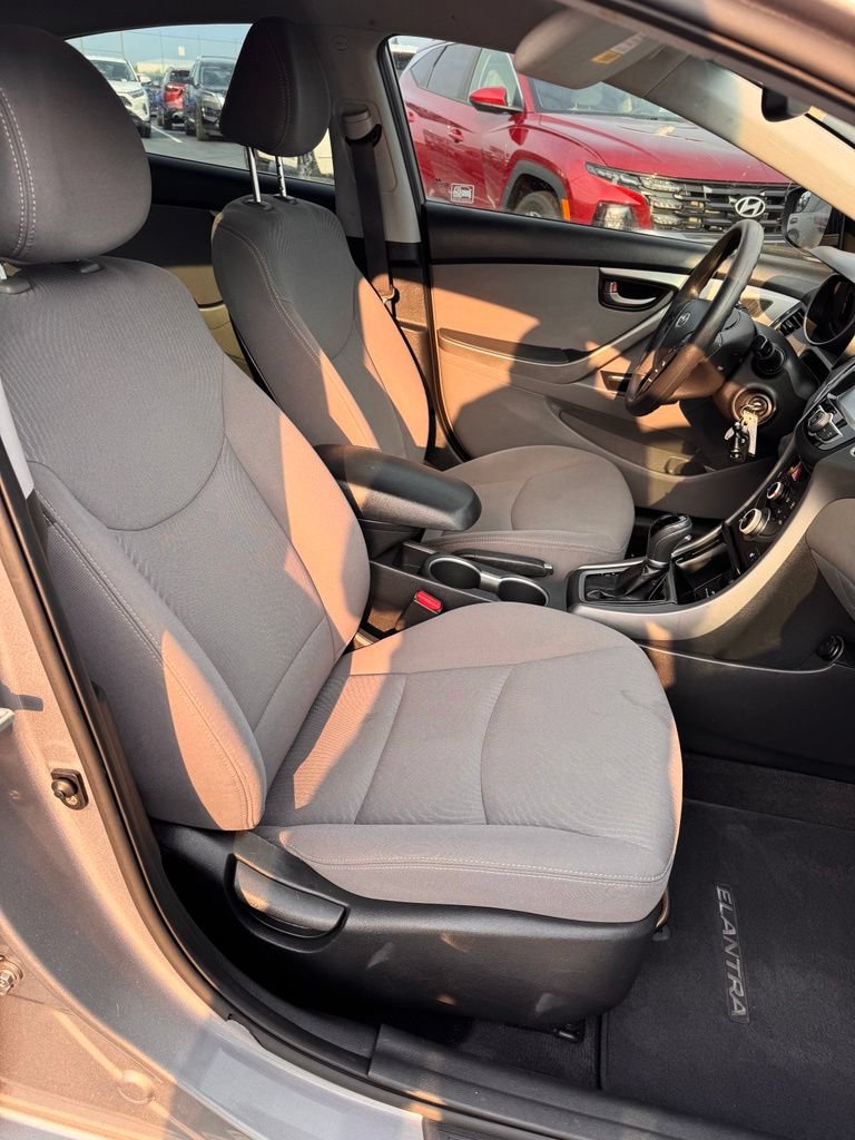 Used 2014 Hyundai Elantra SE w/ Option Group 02 FWD image 11