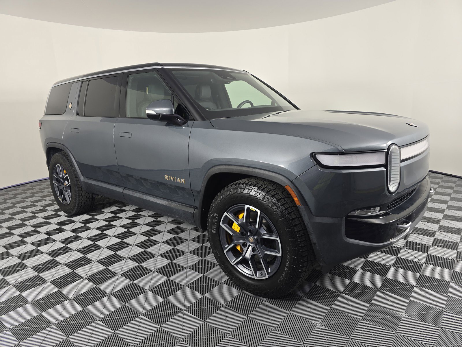 Used 2022 Rivian R1S Launch Edition image 7