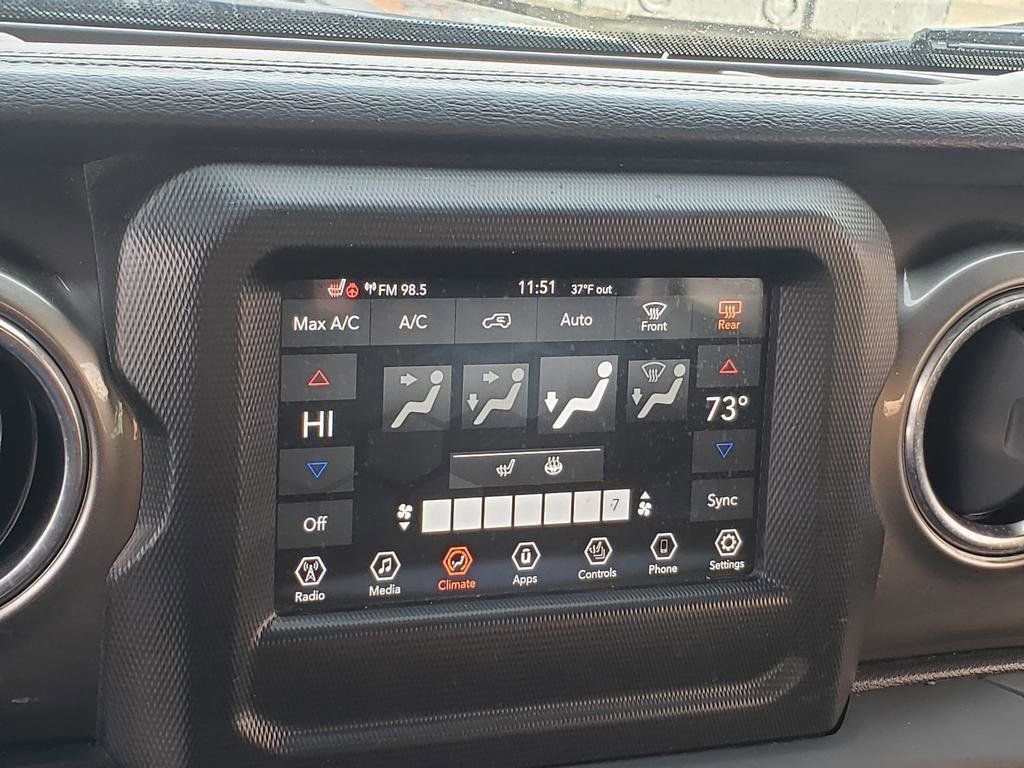 Used 2018 Jeep Wrangler Unlimited Sahara image 7