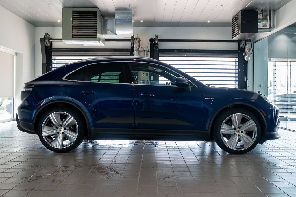 Used 2024 Porsche Macan 4 Electric AWD/4WD image 7