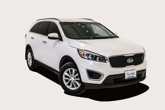 Used 2017 Kia Sorento LX w/ LX Convenience Package image 2