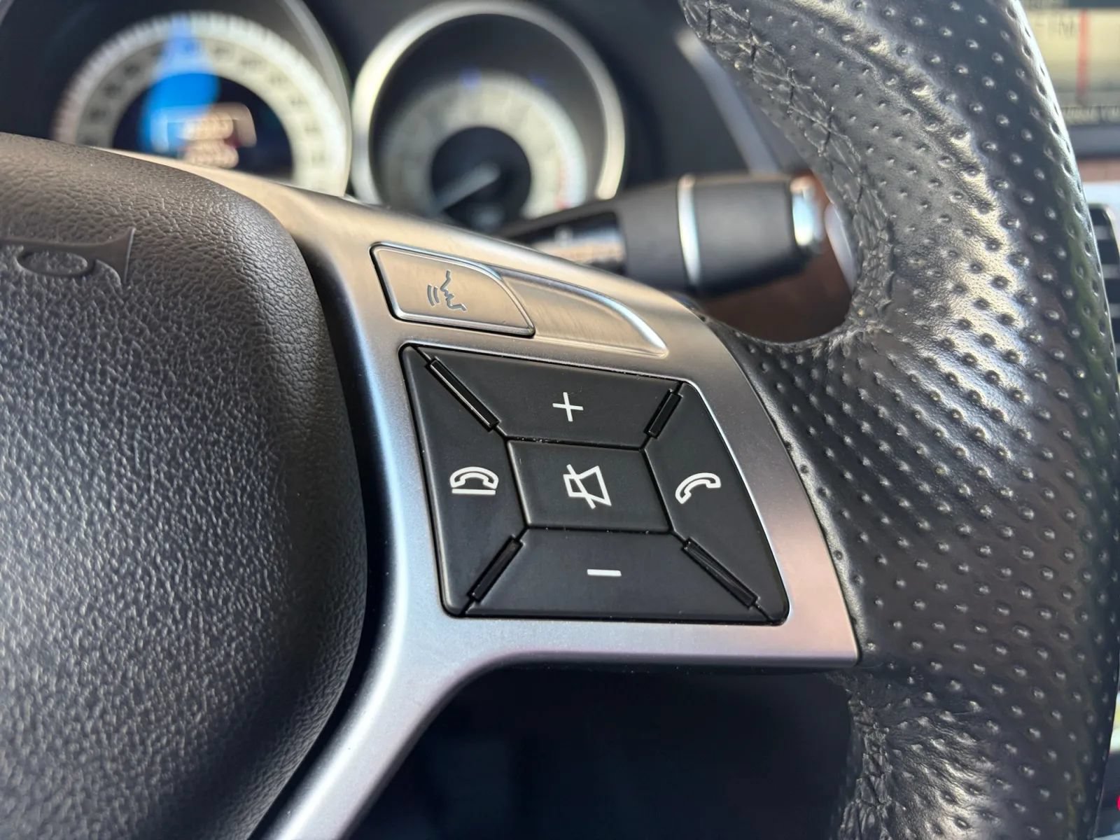 Used 2014 Mercedes-Benz E 550 4MATIC Sedan image 31