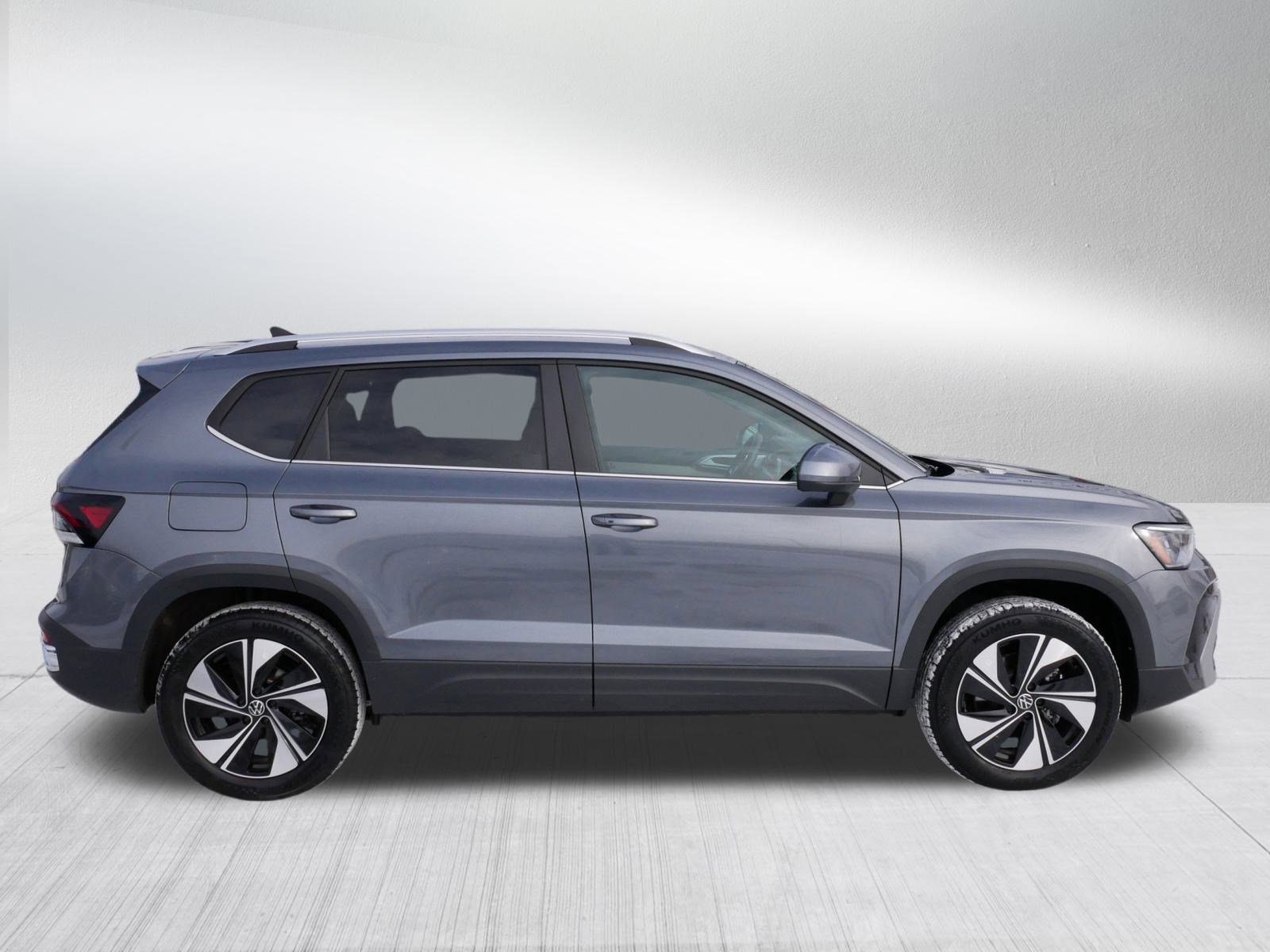 Certified 2025 Volkswagen Taos SE image 8