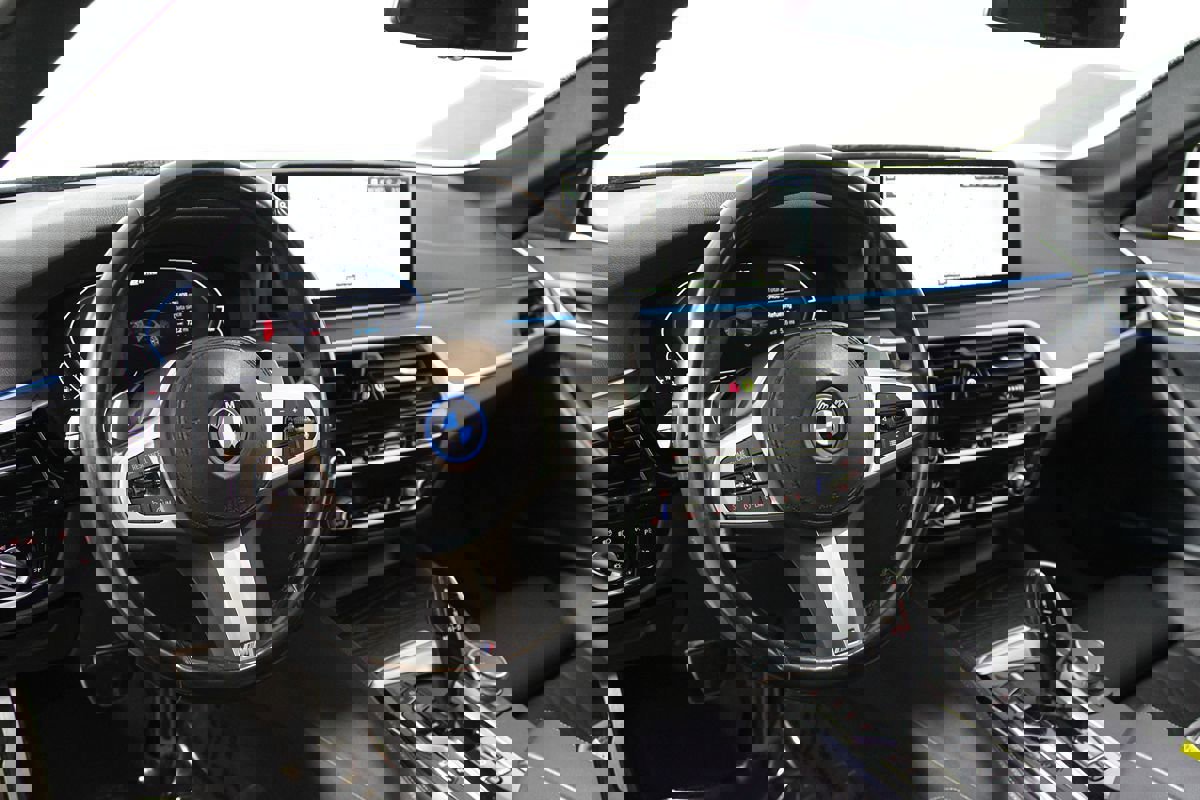 Used 2023 BMW 530e 530e w/ M Sport Package image 7