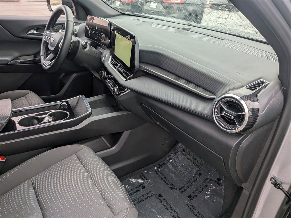 Used 2025 Chevrolet Equinox LT image 32