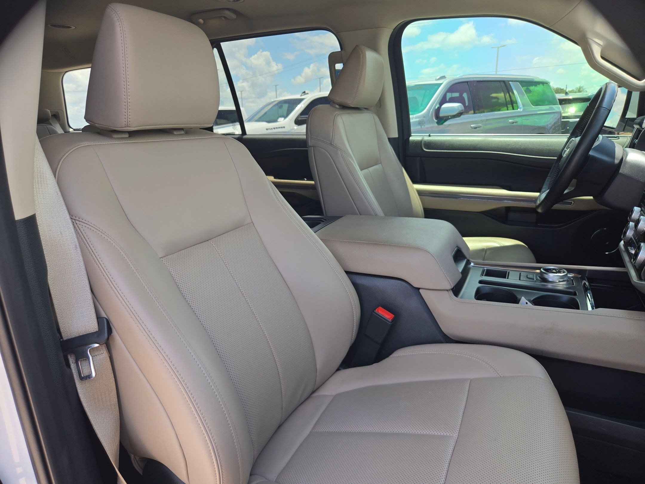 Used 2024 Ford Expedition XLT RWD image 25